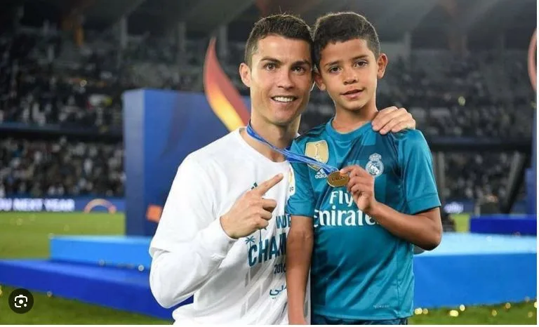 ban-do-bong-da-tre-con-trai-ronaldo-da-cho-doi-nao-a