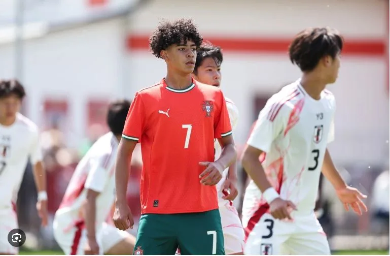 ban-do-bong-da-tre-con-trai-ronaldo-da-cho-doi-nao-de